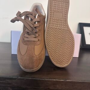 TOP Moda Tan Suede Sneakers